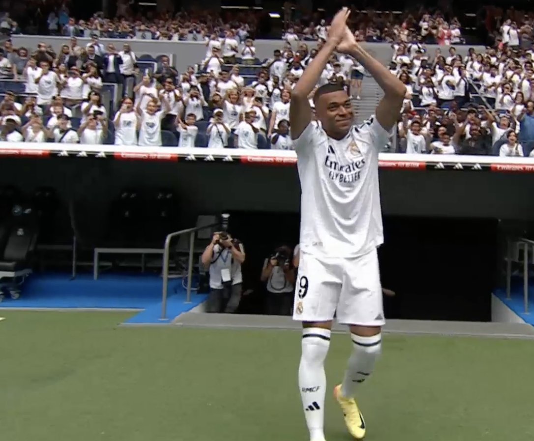 شاهد.. الظهور الأول لـ مبابي في سنتياجو برنابيو معقل ريال مدريد (صور)