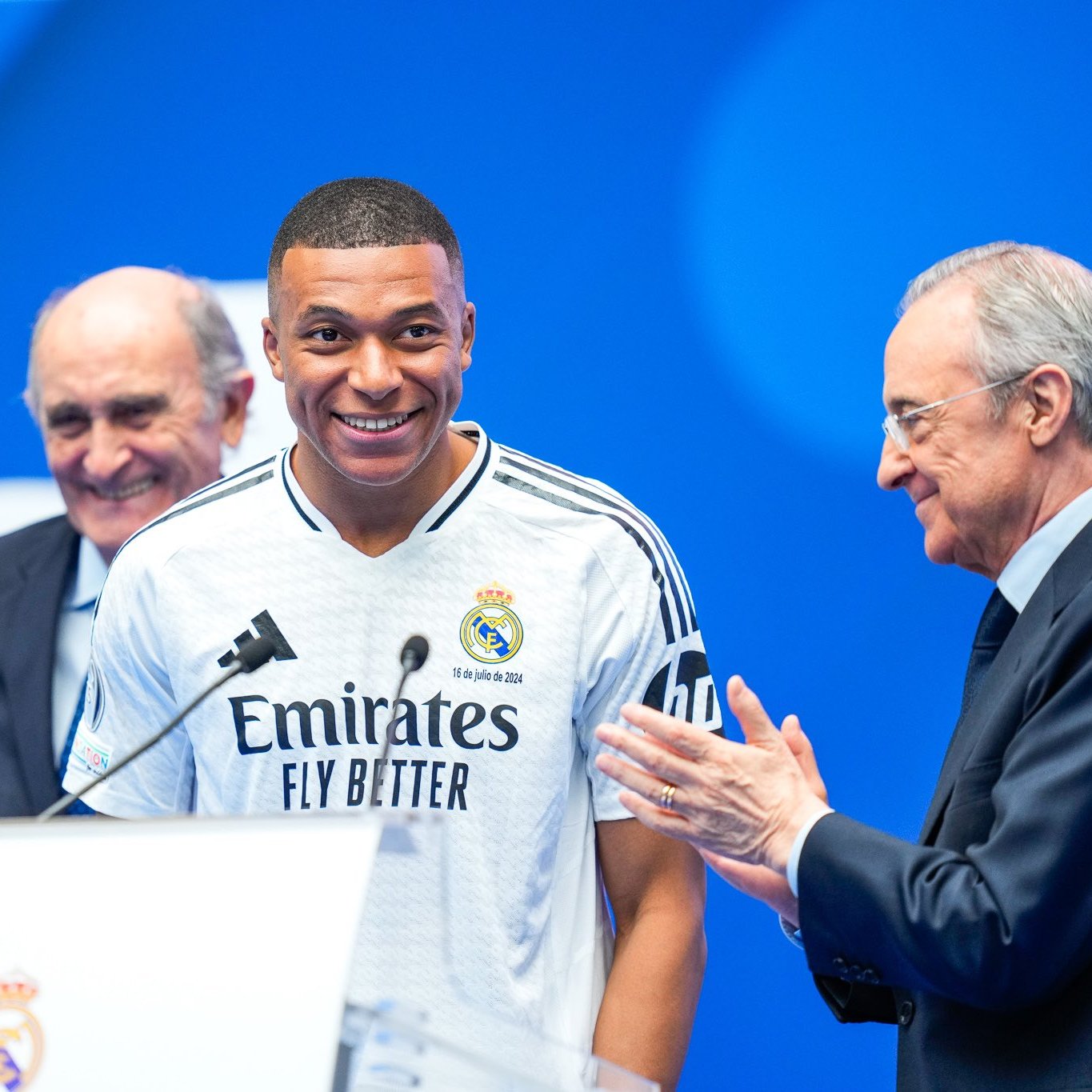 شاهد.. الظهور الأول لـ مبابي في سنتياجو برنابيو معقل ريال مدريد (صور)