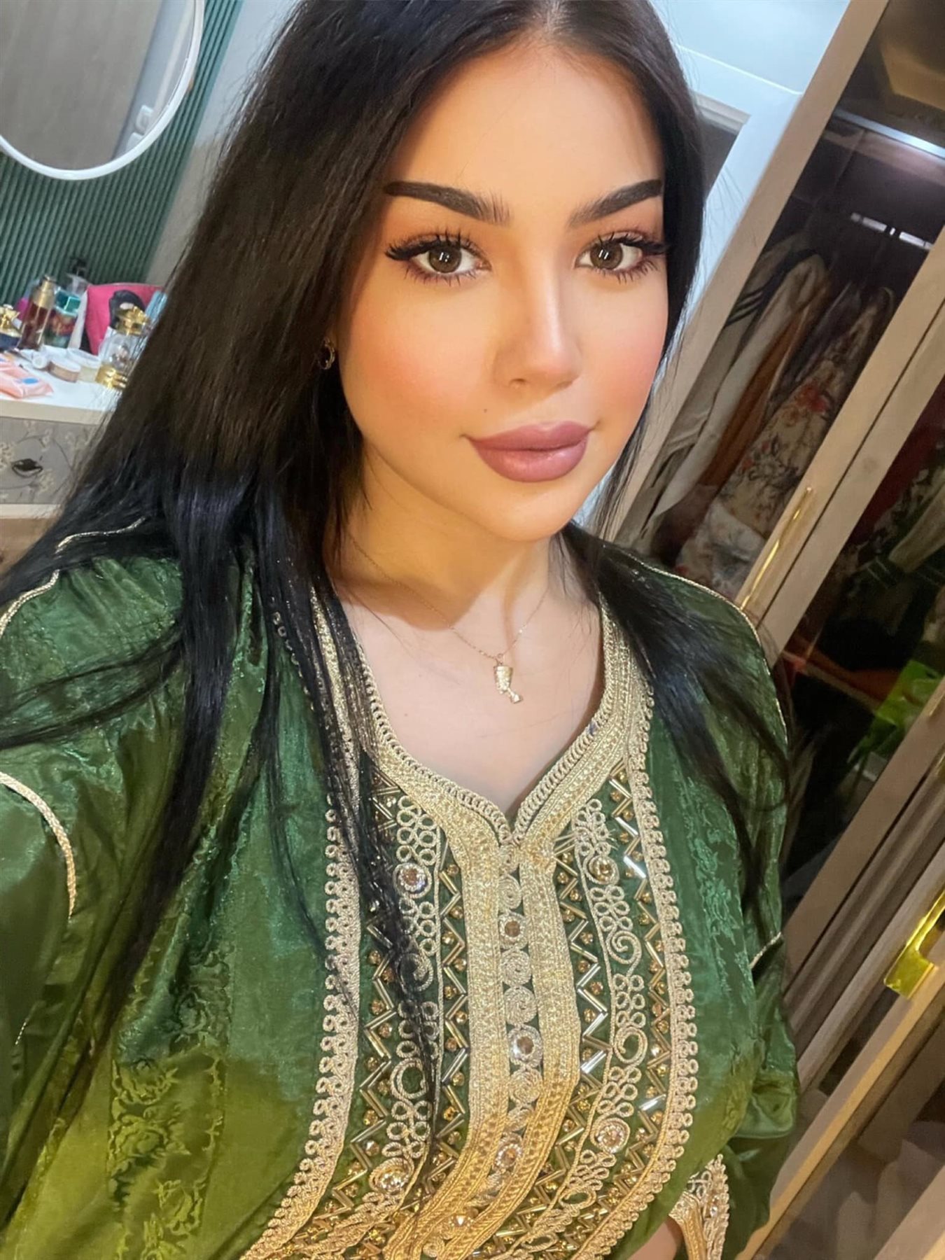 أكرم توفيق يثير الجدل بزوجة ثانية.. من هي هدير أبو نار؟