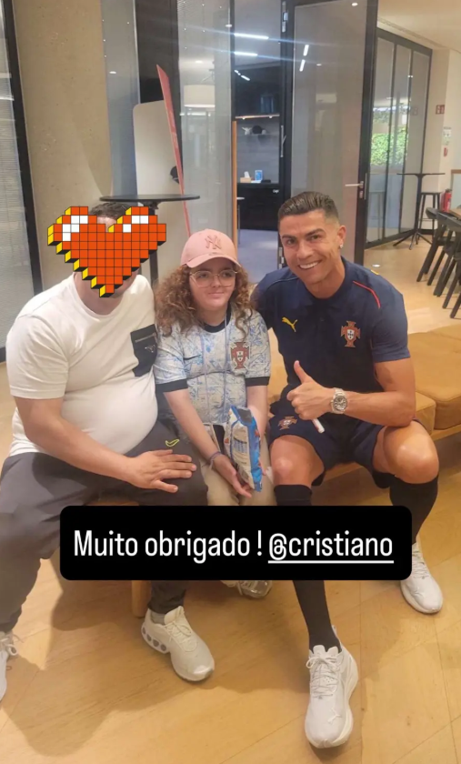 لفتة إنسانية.. رونالدو يستقبل طفلة مصابة بالسرطان (صورة)