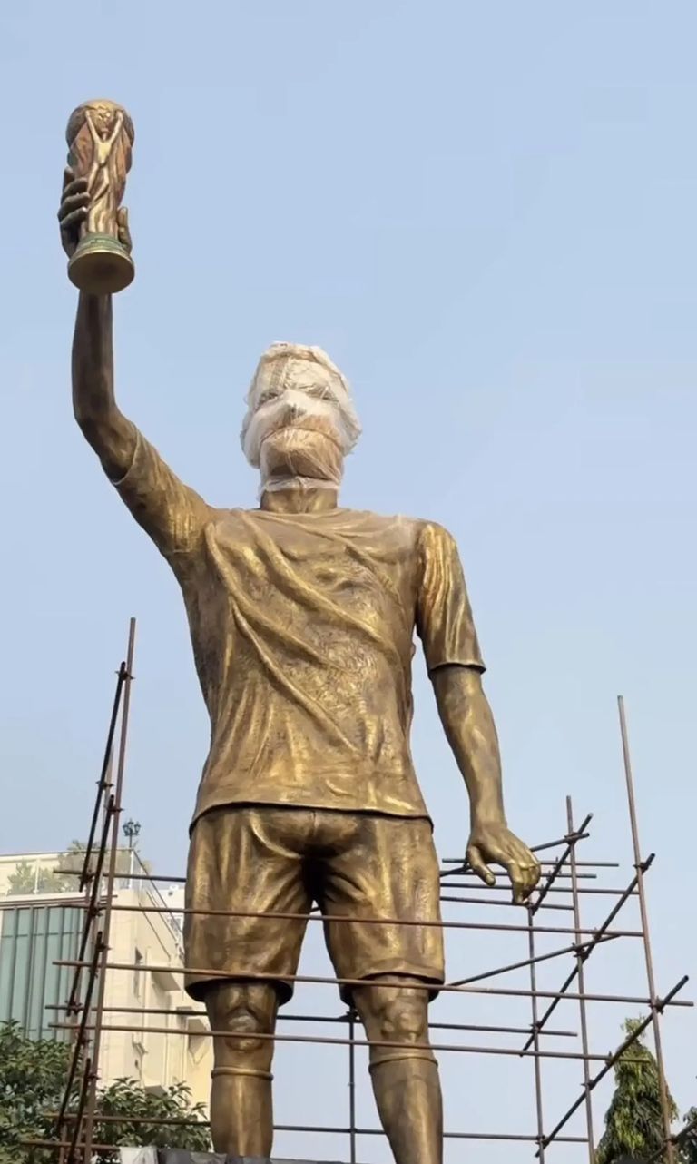 استعدادا لزيارة الأسطورة.. الكشف عن تمثال ميسي في الهند (صورة)