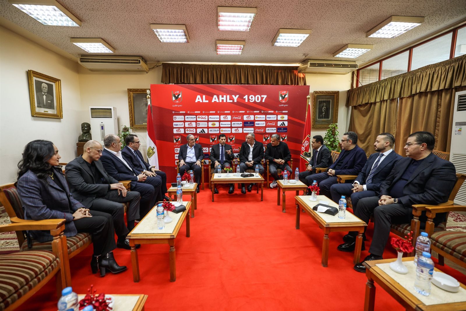 اجتماع وزير الرياضة مع مجلس إدارة الأهلي 2 اجتماع وزير الرياضة مع مجلس إدارة الأهلي