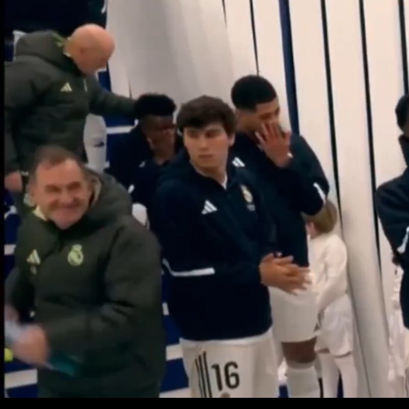 فينيسيوس يبكي بسبب صافرات استهجان جماهير ريال مدريد ضده قبل لقاء ليفانتي