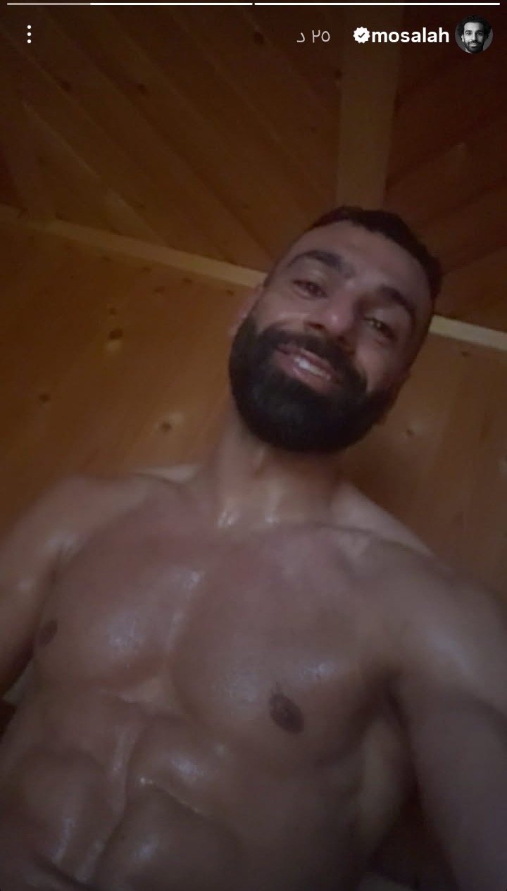 صورة.. محمد صلاح يستعرض عضلاته