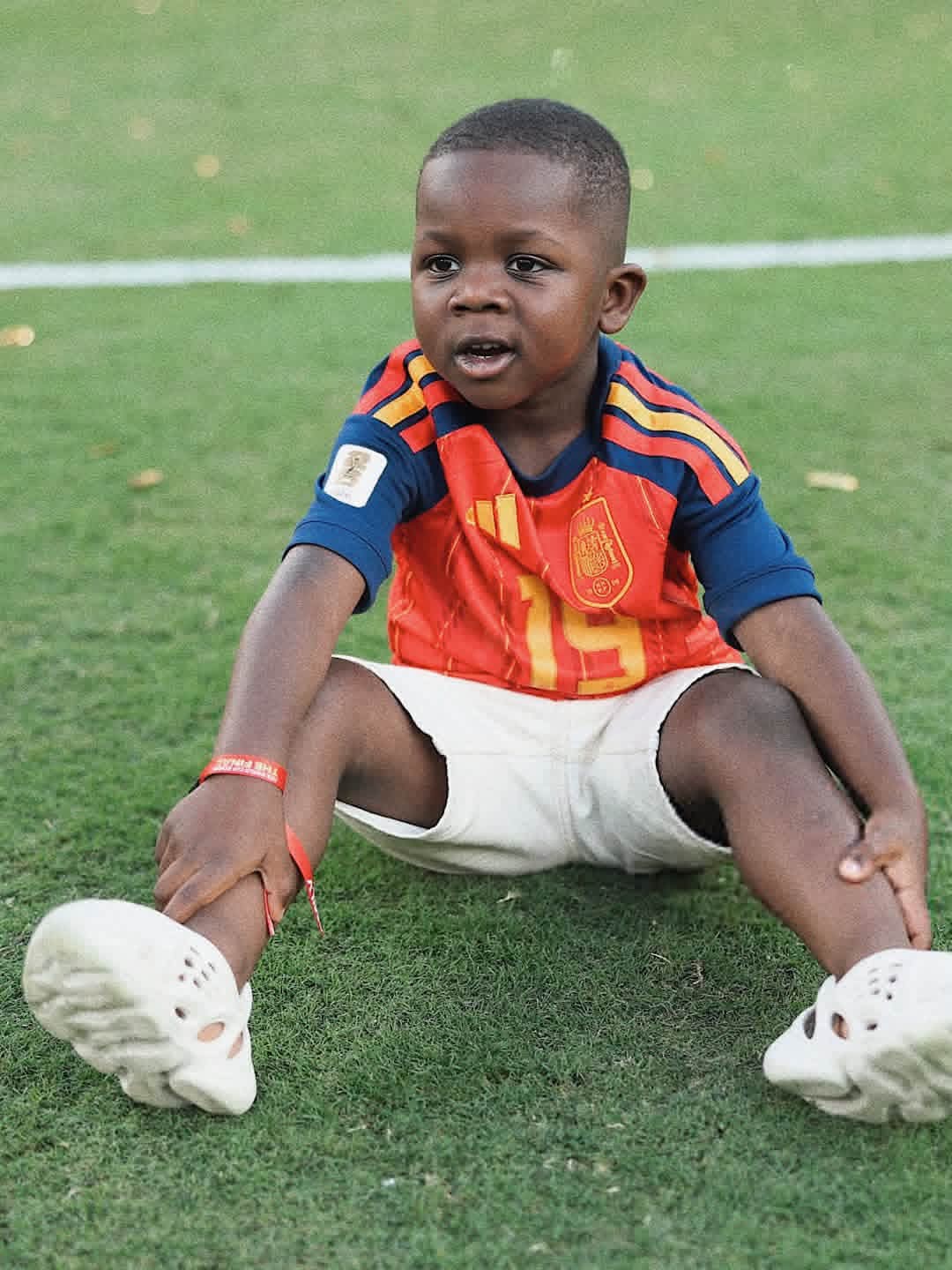 نجم الاحتفالات.. شقيق لامين يامال يشعل أجواء تتويج إسبانيا بكأس العالم 4 نجم الاحتفالات.. شقيق لامين يامال يشعل أجواء تتويج إسبانيا بكأس العالم