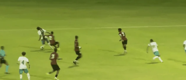 واقعة غريبة.. لاعب يتسبب في طرد لاعبين بسبب شعره الطويل بأمم الكونكاكاف (صور) 3 واقعة غريبة.. لاعب يتسبب في طرد لاعبين بسبب شعره الطويل بأمم الكونكاكاف (صور)