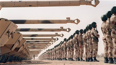 قائد القوات البرية الإماراتي يبحث التعاون العسكري مع نائب قائد القوات البرية الماليزية