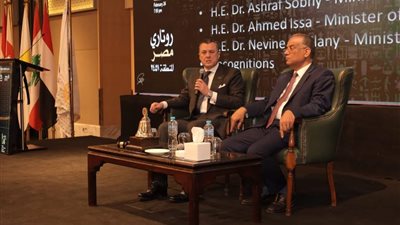 وزير السياحة والآثار يُشارك كمُتحدث رئيسي في مؤتمر 