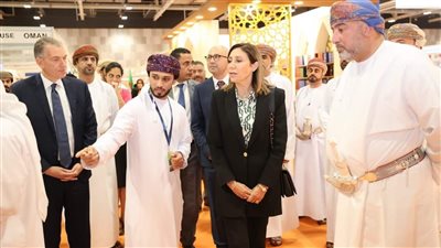 وزيرة الثقافة تزور معرض مسقط الدُولي للكتاب وتشيد بتنظيمه وفعالياته