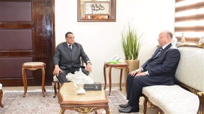وزير التنمية المحلية يتابع مع محافظ القاهرة منظومة المخلفات الصلبة بالعاصمة