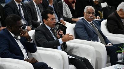 وزير الشباب والرياضة يشهد الجلسة الحوارية الرابعة بالمعرض الرياضى الدولى تحت عنوان 