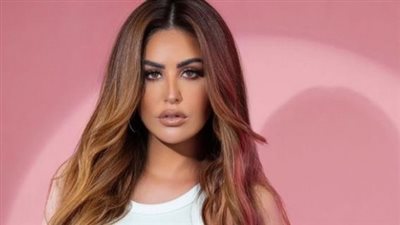 مقطع فيديو للفنانة مي سليم وهي ترقص على أنغام الدبكة اللبنانية يشعل مواقع التواصل