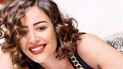 بإطلالة كلاسيكية مع ابتسامة هادئة.. ظهور الفنانة المصرية منة شلبي في ملصق ترويجي يتصدر التريند