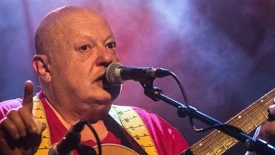 وفاة المغني الفرنسي الشهير فرنسوا أجي - لازارو عن عمر ناهز 66 عاما