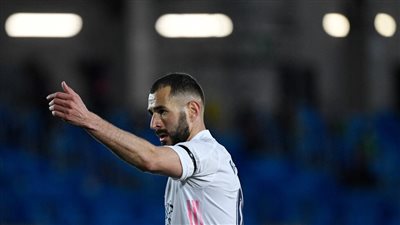 رد فعل غير متوقع من النجم كريم بنزيما حول فوز ميسي بجائزة ذا بيست