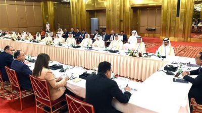 رئيس الوزراء يستمع إلى مداخلات رجال الأعمال والمستثمرين القطريين خلال زيارته للدوحة