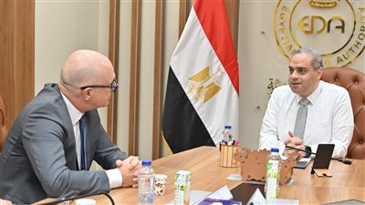 رئيس هيئة الدواء المصرية يجتمع مع مدير الأسواق العالمية لشركة روش السويسرية