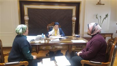 فى إطار استعداد الوزارات للانتقال للعاصمة الإدارية الجديدة: وزيرة البيئة تجتمع بمساعديها 