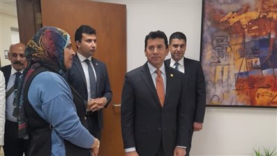 وزير الشباب والرياضة يتابع سير العمل داخل ديوان الوزارة بالحى الحكومى بالعاصمة الإدارية 