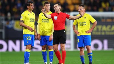 نادي قادش يطالب بإيقاف الدوري الإسباني وإعادة جزء من مباراة