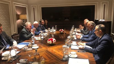 وزير الخارجية المصري يلتقي مع نظيره الدنماركي