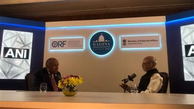 وزير الخارجية يجري لقاءً إذاعيًا حول عمل المناخ الدولي في إطار حوار 