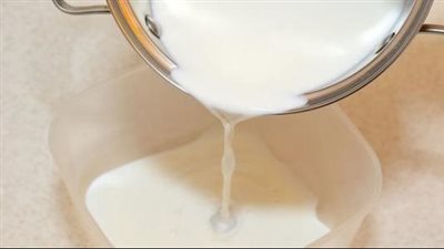 كيف تحول الحليب إلى زبادي؟.. خطوات منزلية تعتمد على التخمير الصحيح