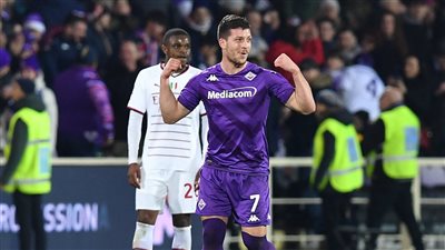 فيورنتينا يقتنص فوزًا ثمينًا من ميلان في الدوري الإيطالي