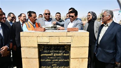 وزير الشباب والرياضة ومحافظ الوادي الجديد يضعان حجر الأساس لإنشاء مضمار الهجن والفروسية الدولي