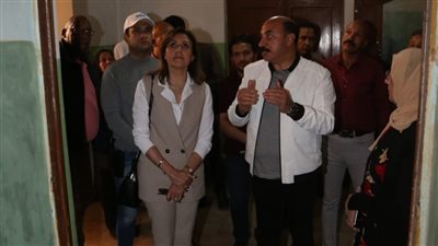 وزيرة الثقافة ومحافظ أسوان يتفقدان منزل 