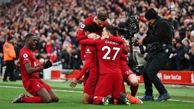 بهدف رائع.. ليفربول يتفوق على مانشستر يونايتد في الشوط الأول