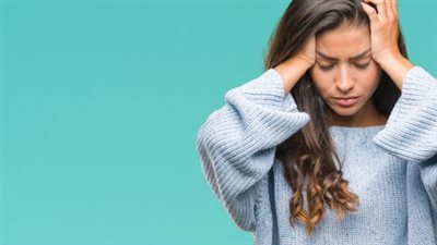 أسباب الصداع النصفي المتكرر عند النساء.. 8 عوامل لا يعانيها الرجال