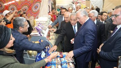بأسعار مخفضة بنسبة تصل إلى ٢٥٪.. وزيرا الزراعة والتموين ومحافظ الجيزة يفتتحون معرض السلع الغذائية 