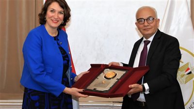 وزير التربية والتعليم يبحث مع رئيس المجلس التنفيذي لليونسكو مجالات التعاون المشتركة 