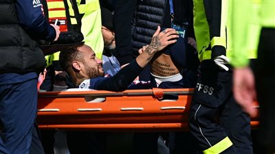 رسميًا.. باريس سان جيرمان يُعلن انتهاء موسم نيمار بسبب الإصابة