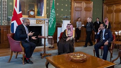 وزير الخارجية السعودي يلتقي نطيره البريطاني