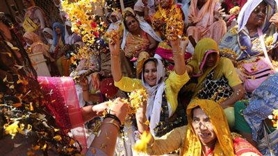 استقبالا لفصل الربيع.. الهند تشهد انطلاق احتفالات الألوان المعروفة بكرنفال 