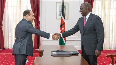 السفير المصري لدى كينيا يقدم أوراق اعتماده