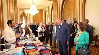 وزير الخارجية يفتتح معرض المنتجات المصرية التراثية 