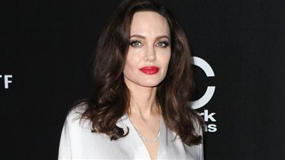 بإعترافات مثيرة.. كيف تسببت النجمة العالمية أنجلينا جولي في جدلال كبيرًا على السوشيال ميديا؟