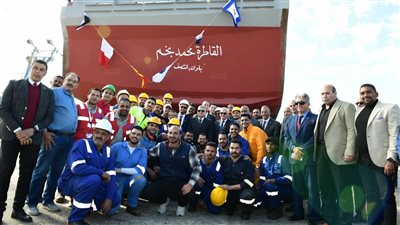 الفريق أسامة ربيع يشهد رفع العلم على قاطرتين وتدشين معديتين ووضع قرينة قاطرتين