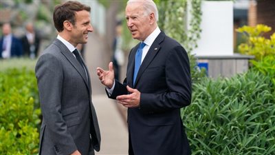 بايدن يبحث مع نظيره الفرنسي العديد من القضايا بينها دعم أوكرانيا 