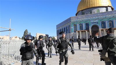 فلسطين.. مستوطنون يقتحمون مجددًا باحات الأقصى