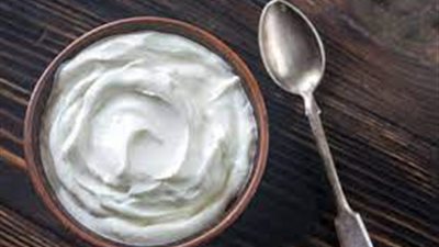 اللبن الرايب أم اللبن الزبادي أيهما أفضل لخسارة الوزن؟