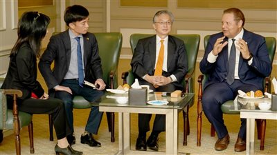 رئيس الاعتماد والرقابة الصحية يلتقي السفير الياباني بالقاهرة لبحث التعاون في المجال الصحي