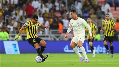 عصفورين بحجر واحد.. الاتحاد يخطف فوزًا قاتلا من النصر ويقتنص صدارة الدوري السعودي (فيديو)