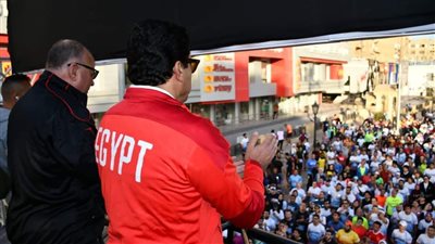 وزير الرياضة ومحافظ القاهرة يطلقان إشارة بدء ماراثون القاهرة فى نسخته العاشرة