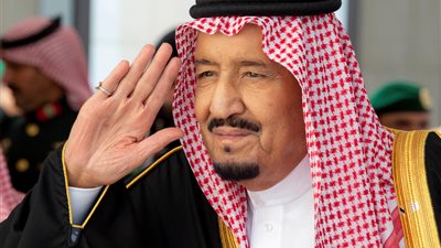 الملك سلمان يحتفي بيوم العلم السعودي.. ماذا قال؟