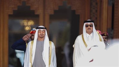  أمير قطر يتلقى اتصالًا هاتفيًا من الرئيس الإماراتي