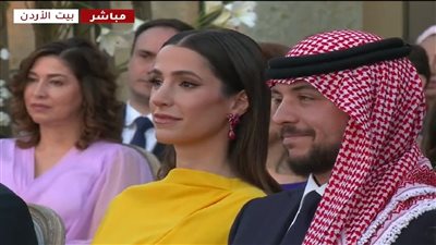 شاهد.. إطلالة السعودية رجوة آل سيف تثير تفاعلا خلال مراسم عقد قران الأميرة إيمان